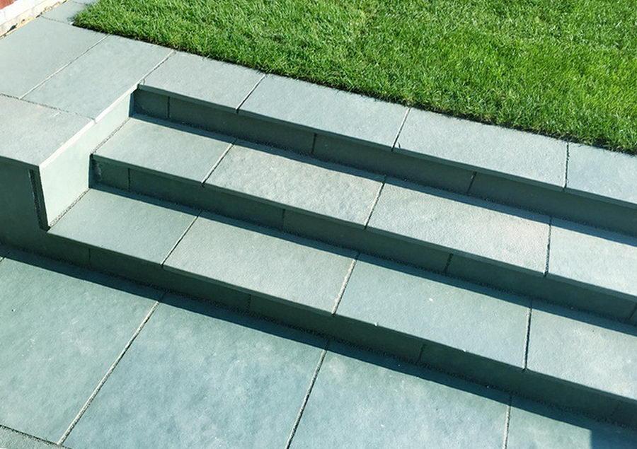 Kota Blue Limestone Paving Sawn Edge 900x600 22mm Cal. £23.99/m2