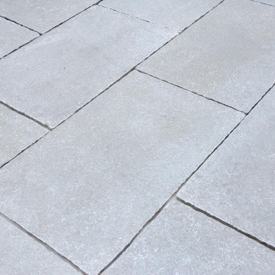 Tandur Grey Limestone Handcut & Tumbled 900x600 22mm Cal. £27.91/m2